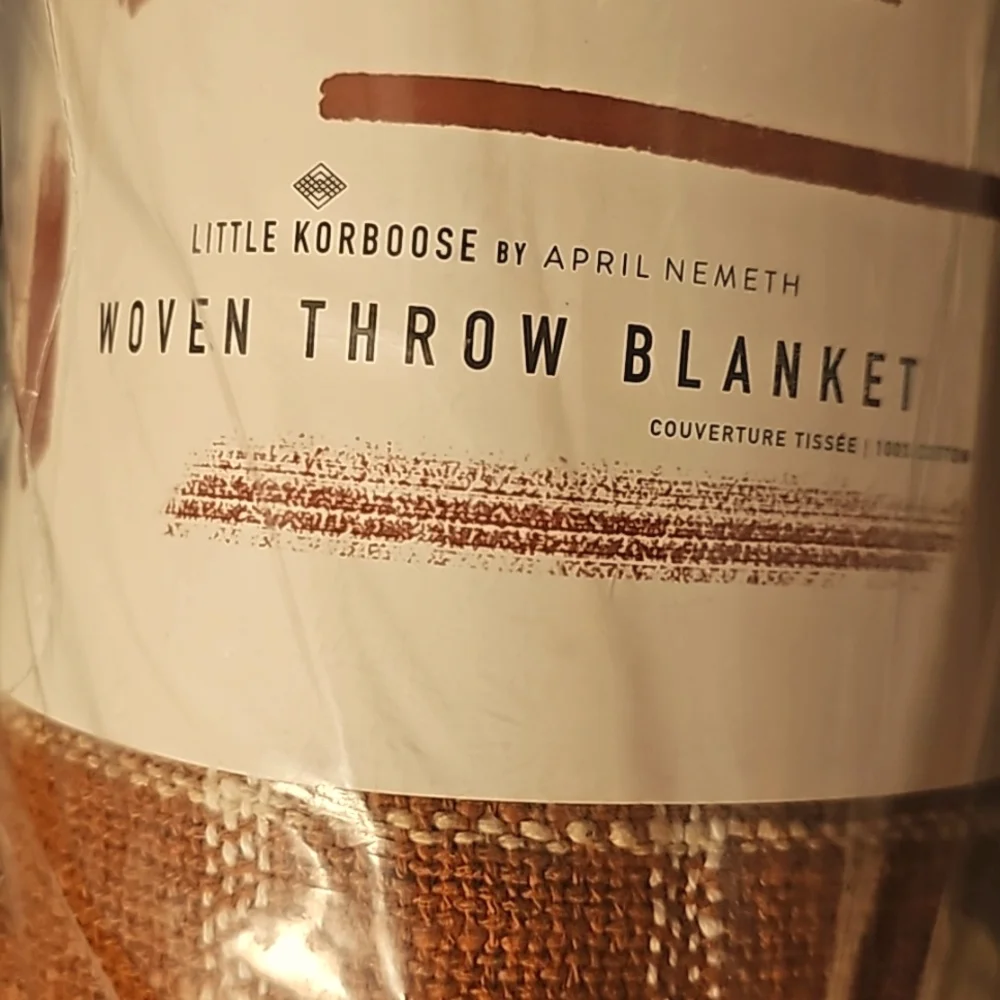 Beautiful Woven Throw Blanket. Brand New- Still wrapped!